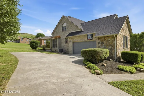 $449,900 | 169 Perkins Lane, Jacksboro, TN 37757