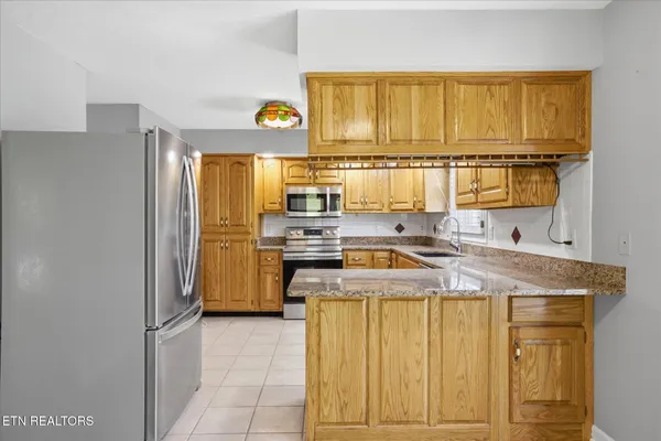 $449,900 | 169 Perkins Lane, Jacksboro, TN 37757