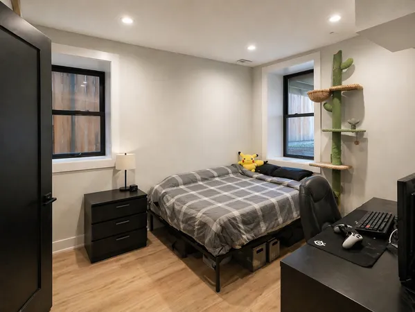 $5,250 | 1311 North Rockwell Street, Unit 1, Chicago, IL 60622