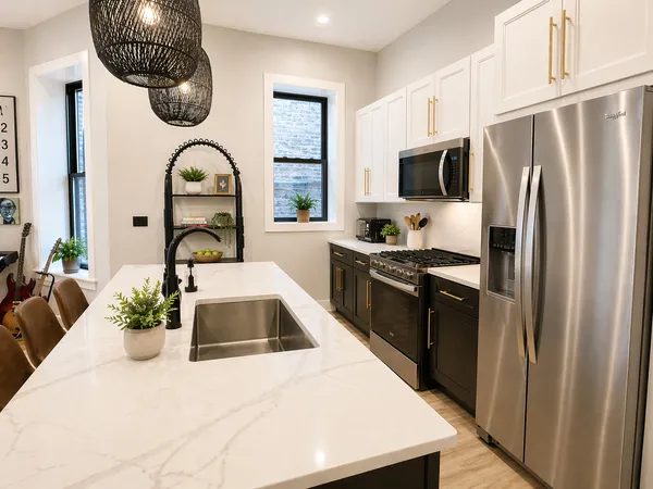 $5,250 | 1311 North Rockwell Street, Unit 1, Chicago, IL 60622
