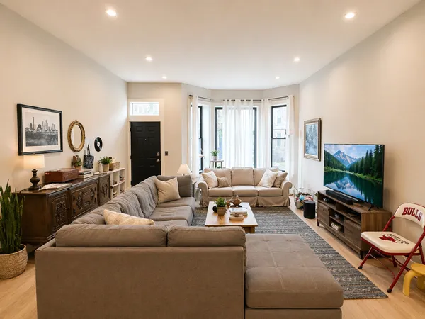 $5,250 | 1311 North Rockwell Street, Unit 1, Chicago, IL 60622
