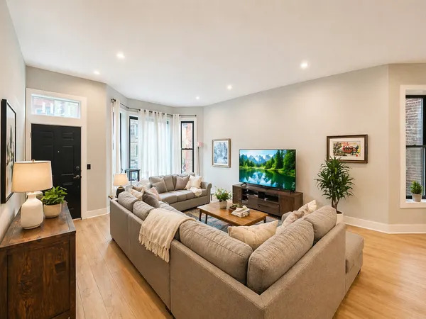 $5,250 | 1311 North Rockwell Street, Unit 1, Chicago, IL 60622