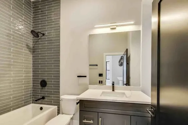 $5,250 | 1311 North Rockwell Street, Unit 1, Chicago, IL 60622