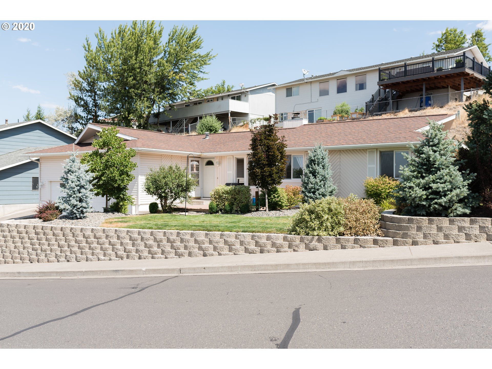 1903 Southwest Perkins Avenue Pendleton, OR 97801 - Photo 1 of 31