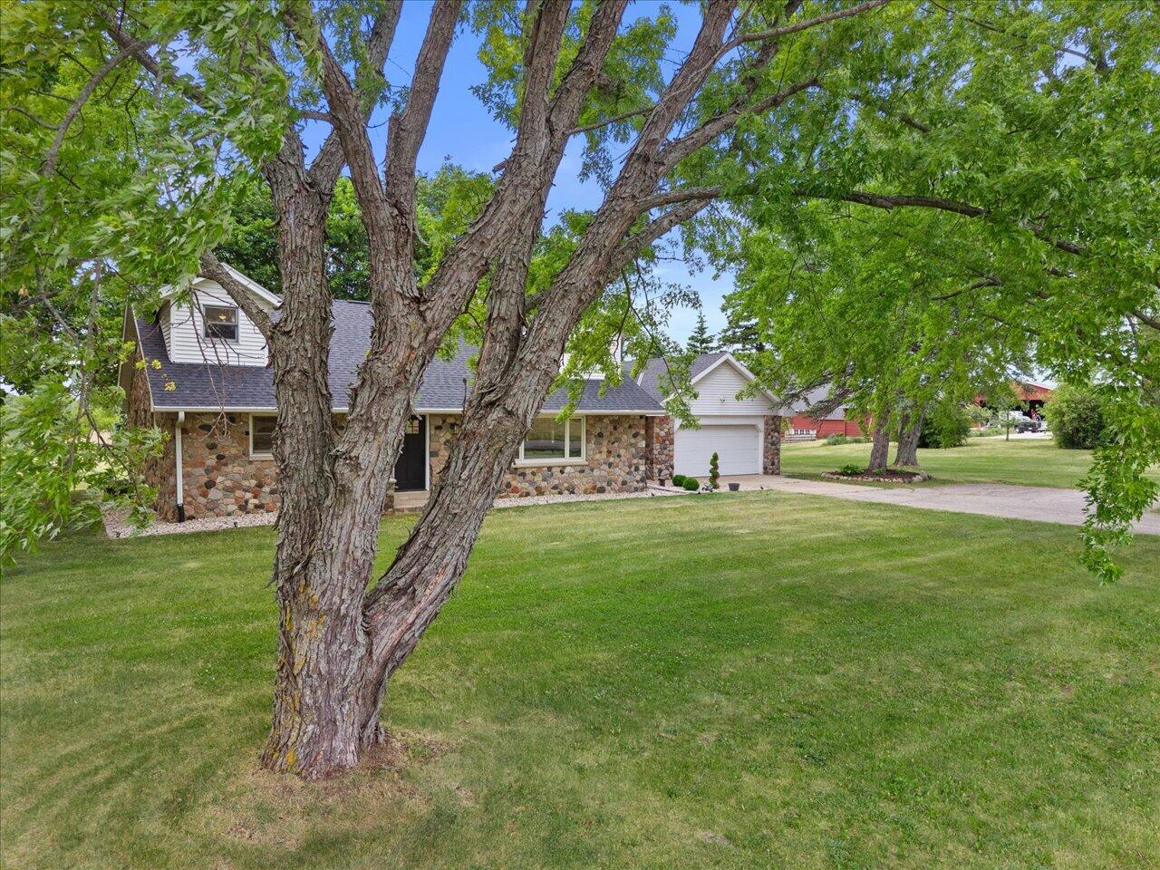 W334-s7837 County Road East Mukwonago, WI 53149 - Photo 38 of 49 33