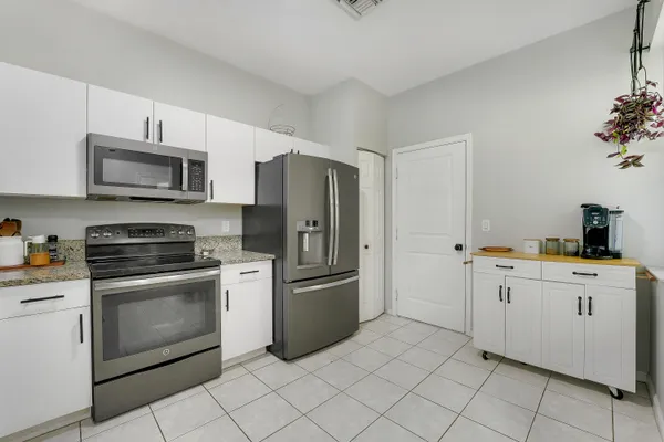 $389,999 | 226 Foxtail Drive, Greenacres, FL 33415