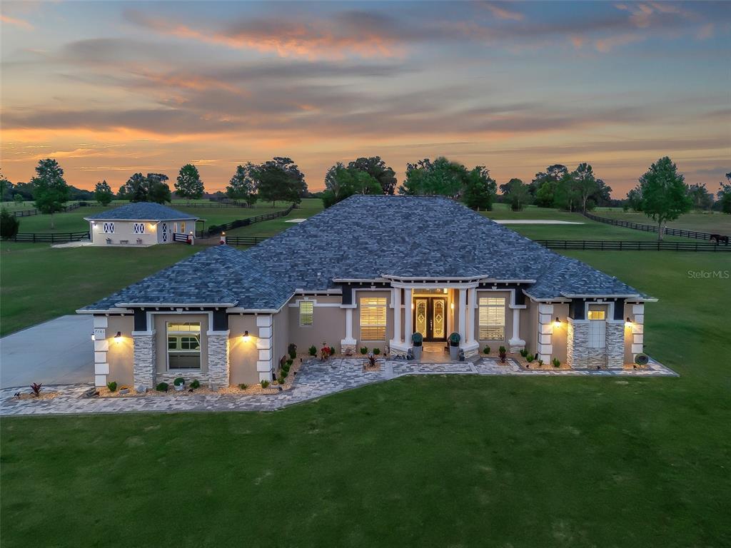 7161 Northeast 22nd Ct Road Ocala, FL 34479 - Photo 7 of 81 a front view of house with yard and green space