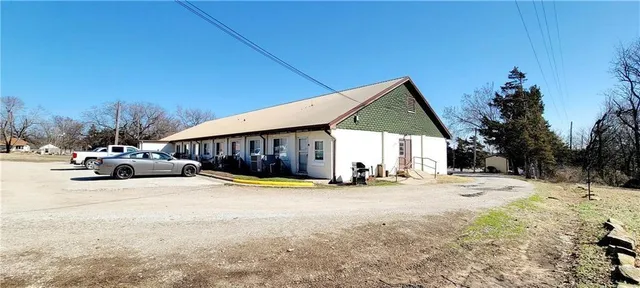 $799,000 | 100 North Green Street, Yates Center, KS 66783