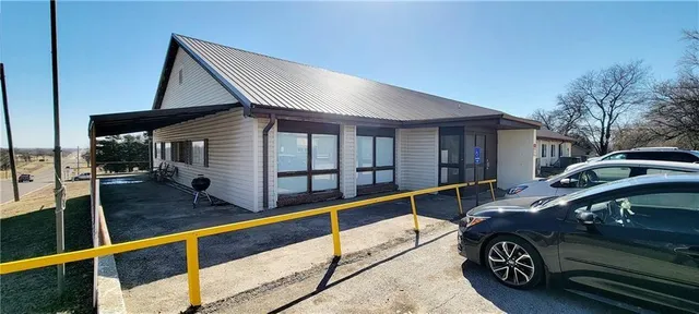 $799,000 | 100 North Green Street, Yates Center, KS 66783