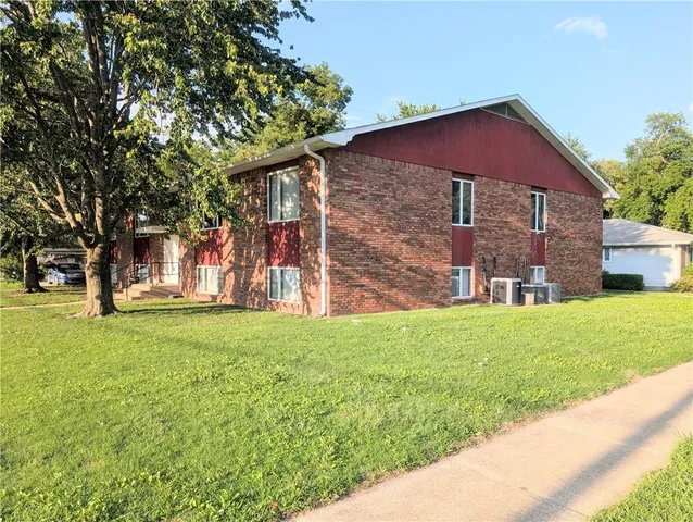 $799,000 | 100 North Green Street, Yates Center, KS 66783