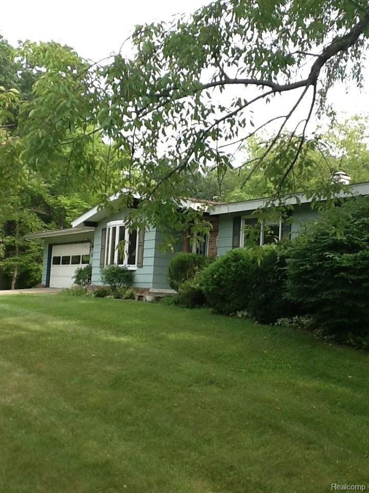 2298 East Coon Lake Road Howell, MI 48843 - Photo 1 of 42 CoonLk front.JPG