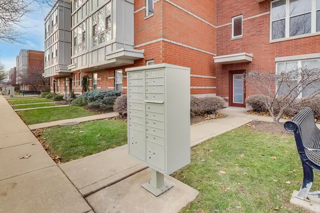 $3,800 | 3238 North Kilbourn Avenue, Unit 1, Chicago, IL 60641