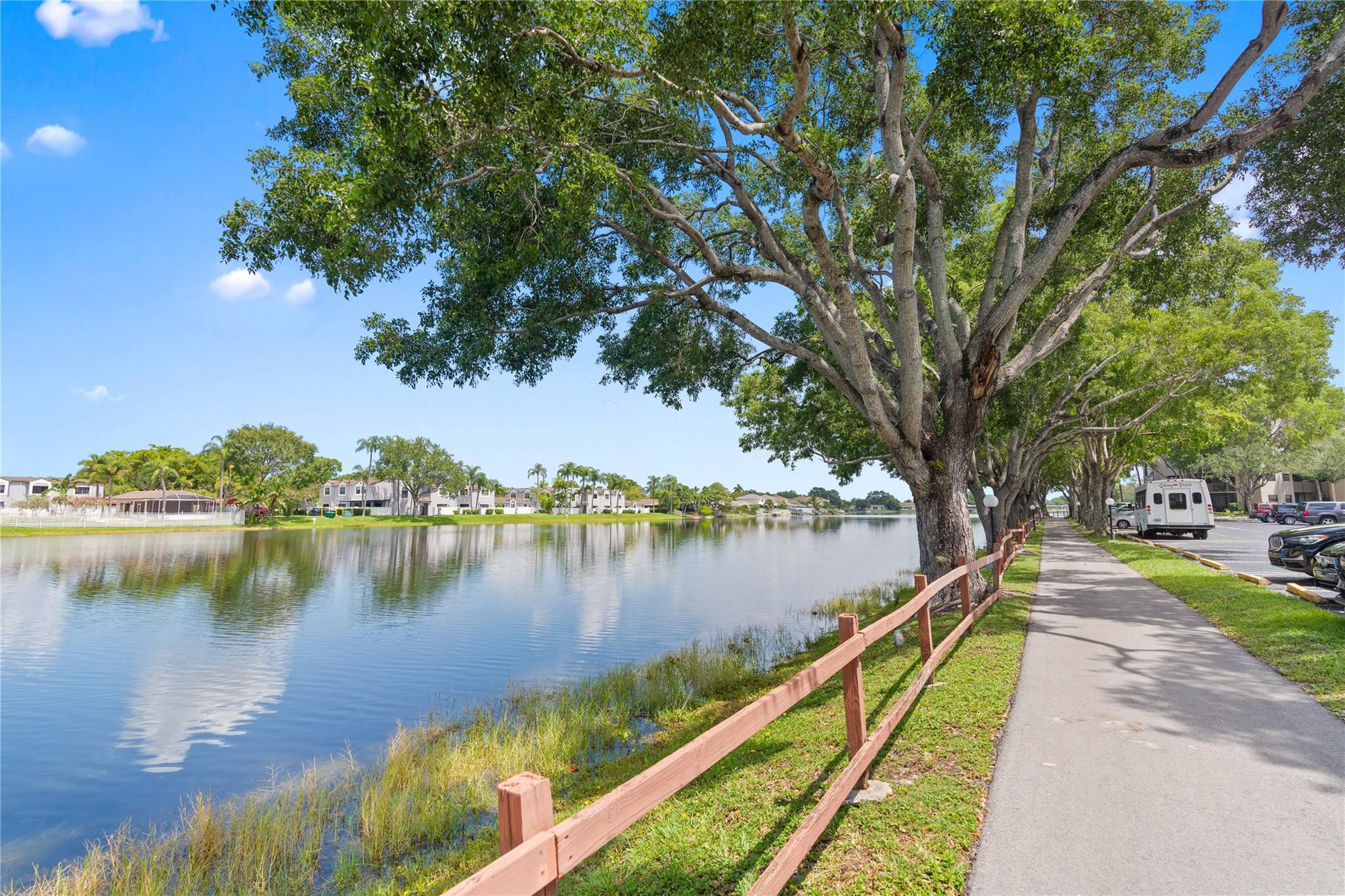 900 Colony Point Circle, Unit 511 Pembroke Pines, FL 33026 - Photo 2 of 38 Photo 24