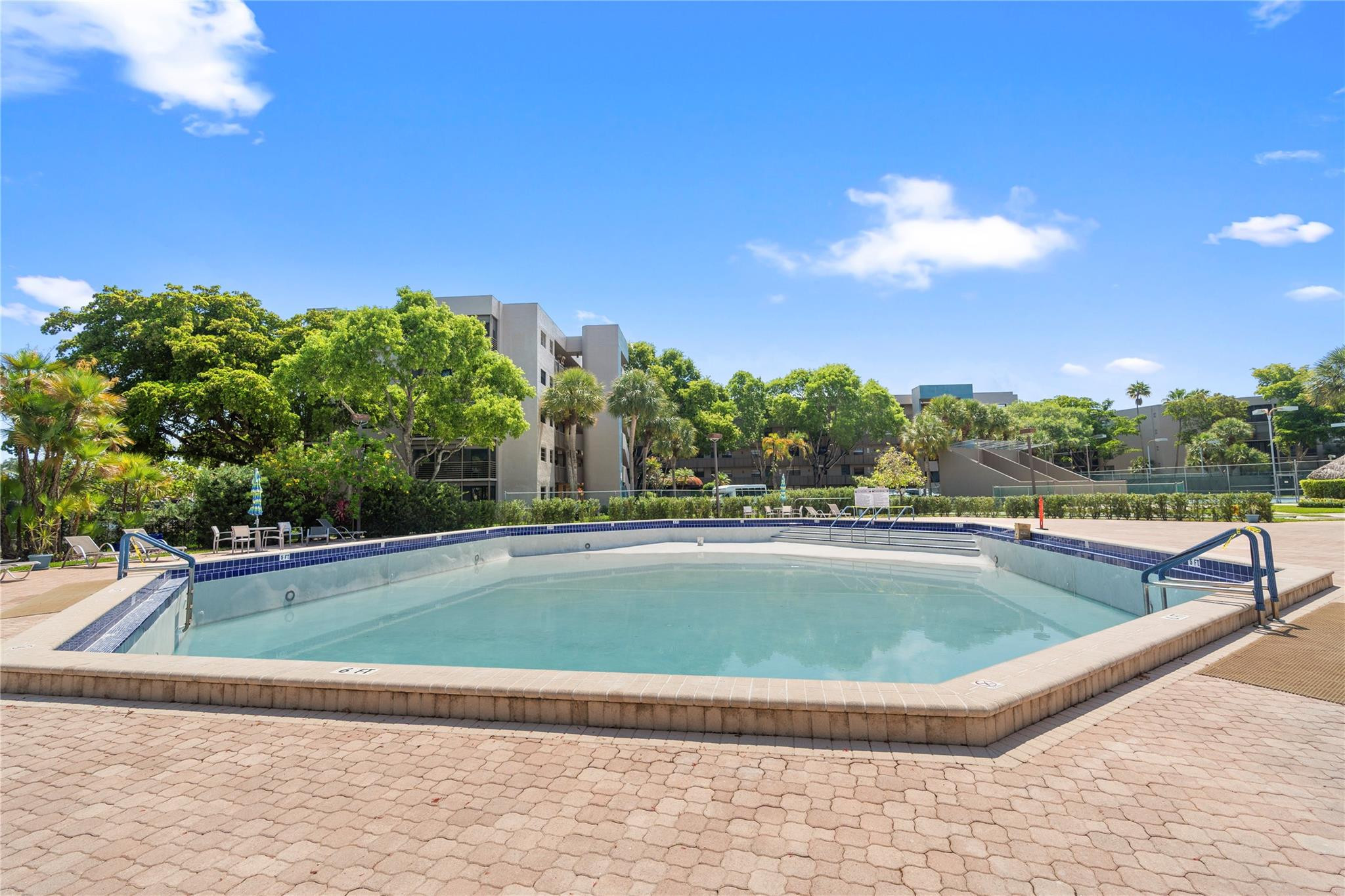 900 Colony Point Circle, Unit 511 Pembroke Pines, FL 33026 - Photo 32 of 38 Photo 32