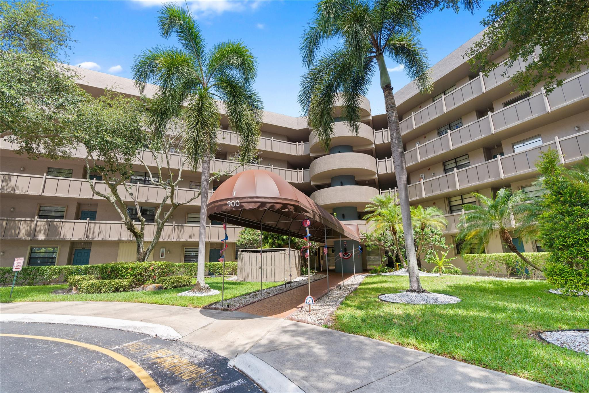 900 Colony Point Circle, Unit 511 Pembroke Pines, FL 33026 - Photo 4 of 38 Photo 22
