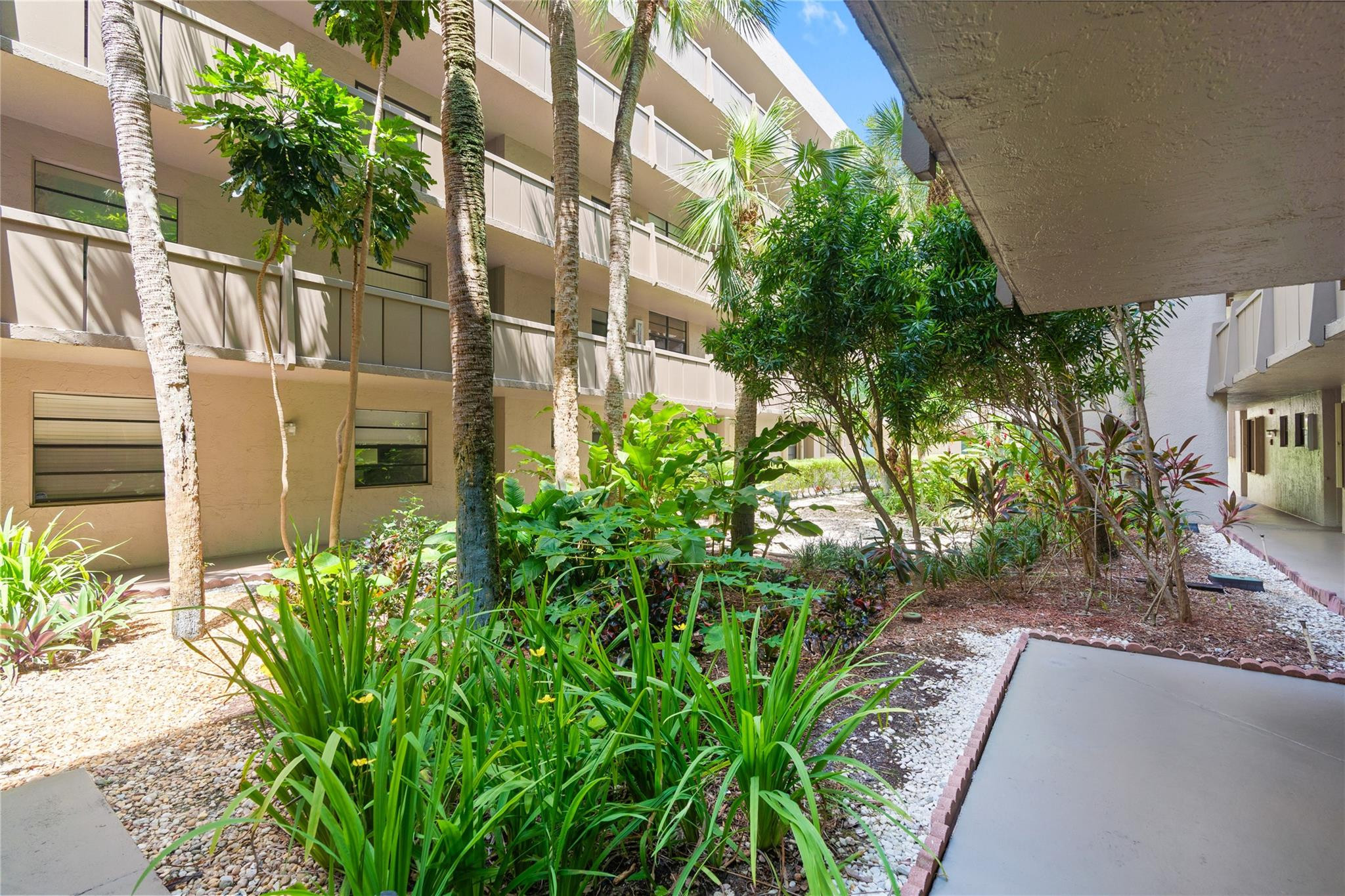 900 Colony Point Circle, Unit 511 Pembroke Pines, FL 33026 - Photo 5 of 38 Photo 21