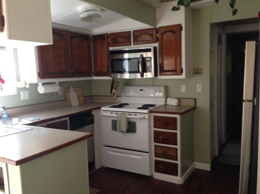 20151 Kings Row Sugarloaf, FL 33042 - Photo 6 of 19 kitchen