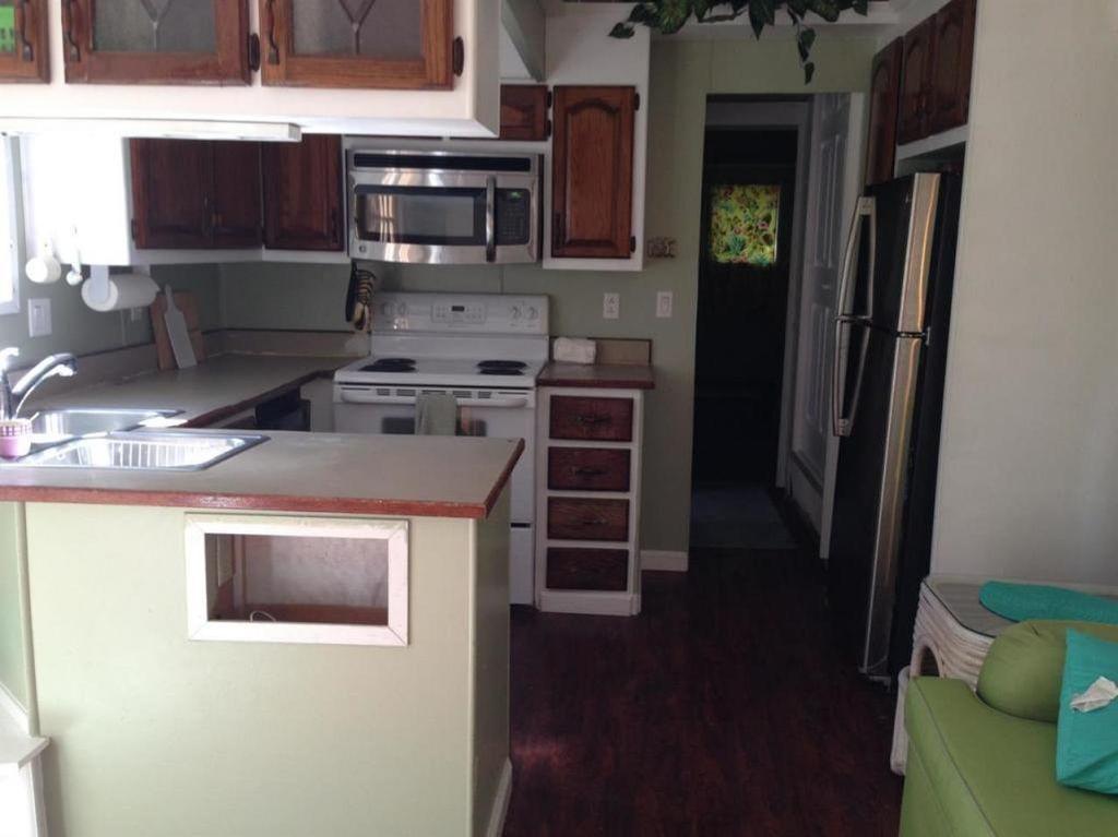 20151 Kings Row Sugarloaf, FL 33042 - Photo 8 of 19 living2