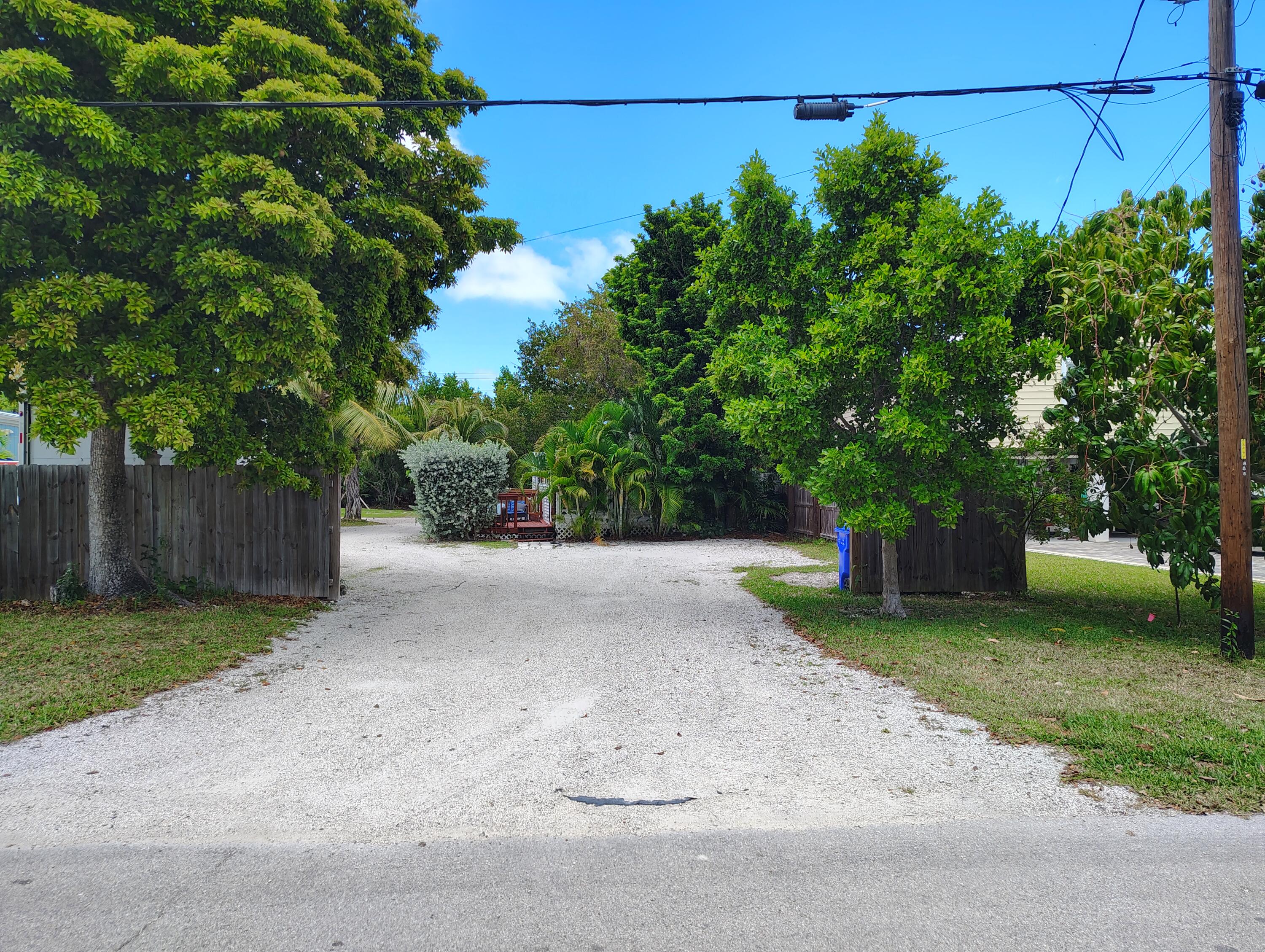 20151 Kings Row Sugarloaf, FL 33042 - Photo 9 of 19 IMG_20260417_141648681_HDR