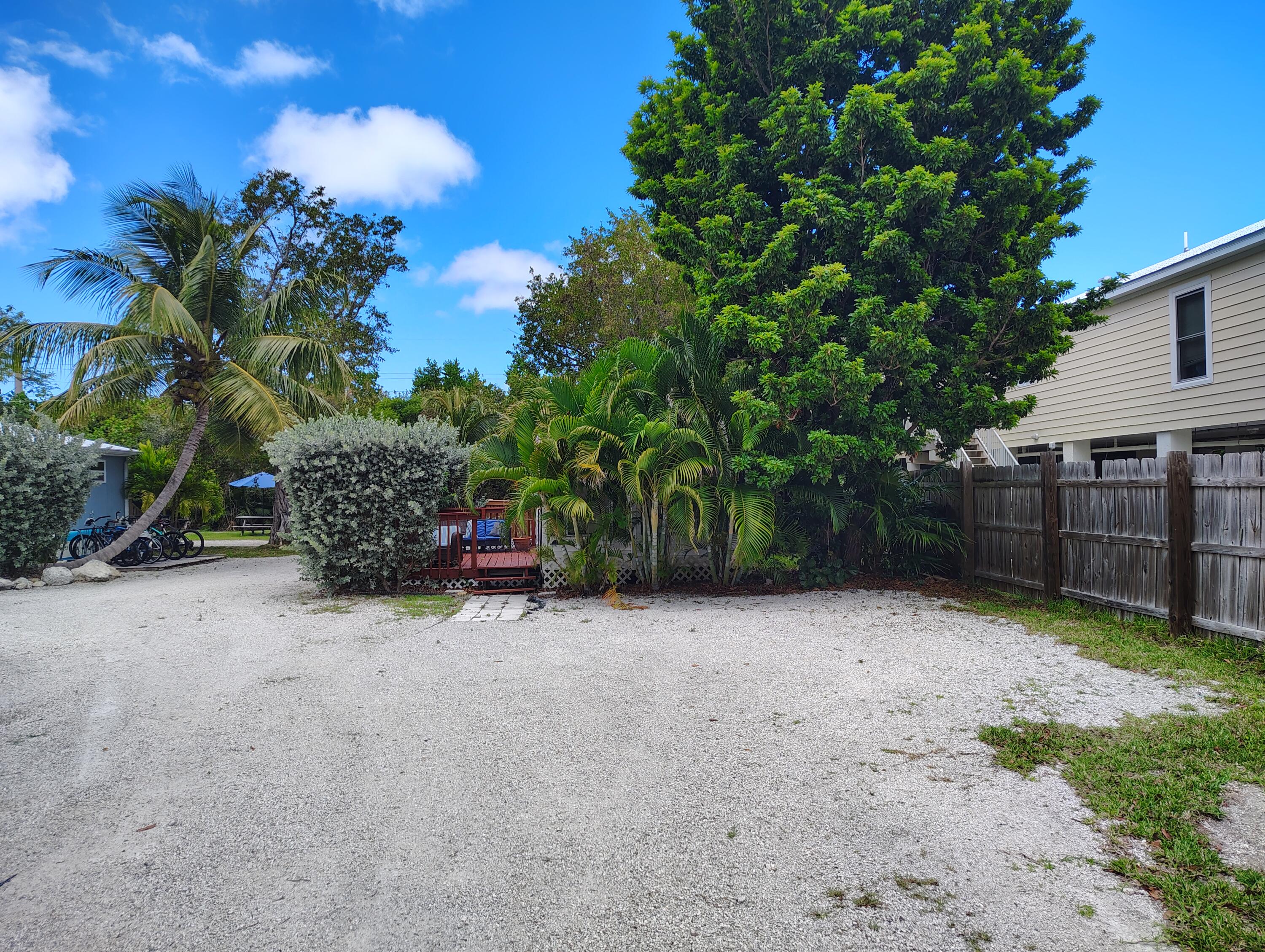 20151 Kings Row Sugarloaf, FL 33042 - Photo 10 of 19 IMG_20260417_141701001_HDR