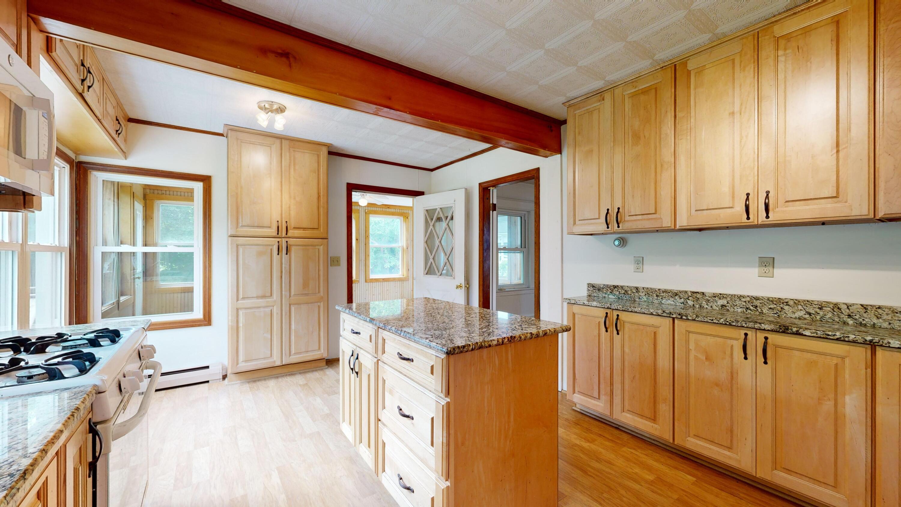 124 Spring Street Gardiner, ME 04345 - Photo 10 of 38 124-Spring-St-Gardiner-ME-04345-06172024