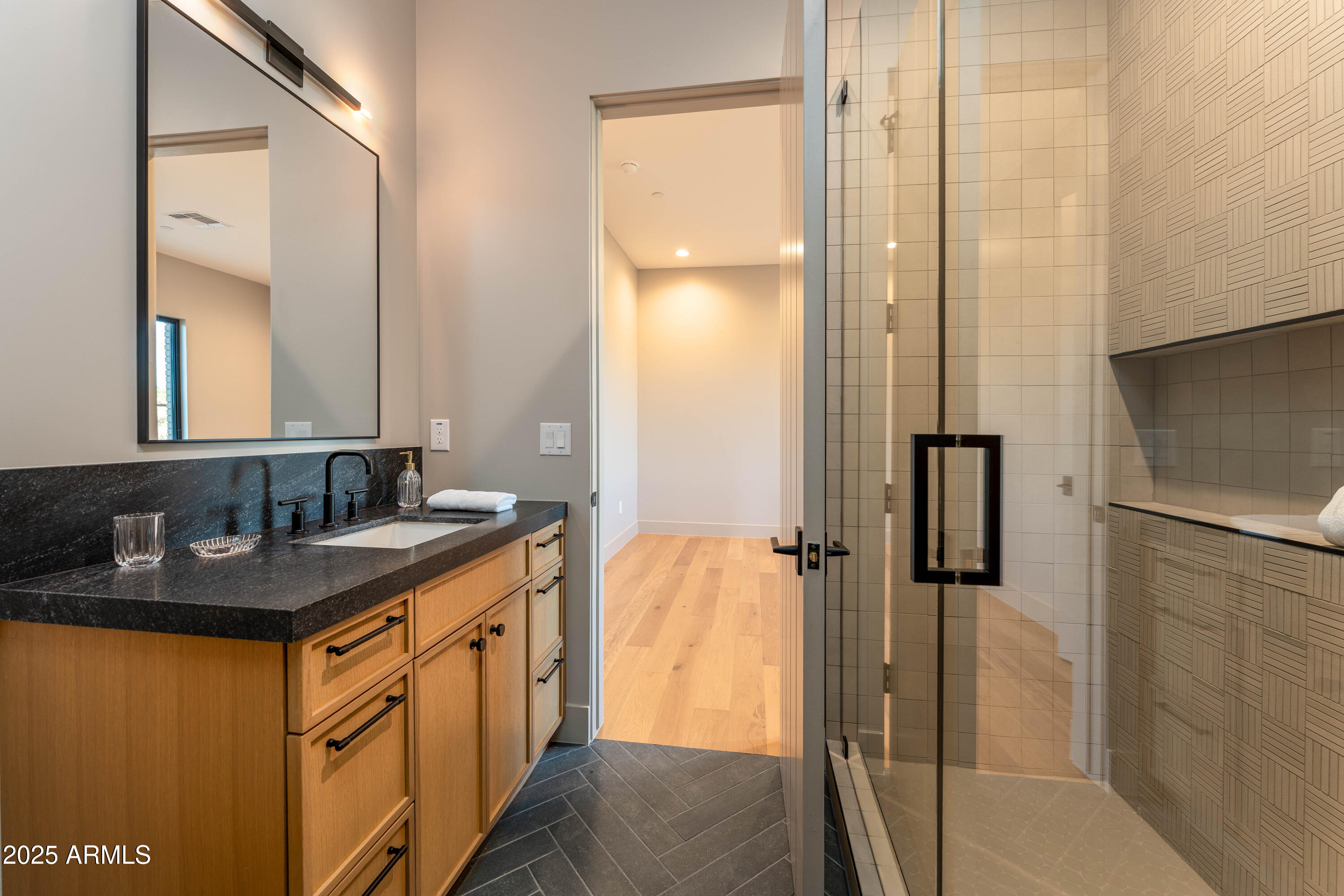 9775 East Hidden Valley Road Scottsdale, AZ 85262 - Photo 37 of 70 Guest bathroom 2