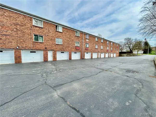 $215,000 | 345 South Cayuga Road, Unit D, Amherst, NY 14221