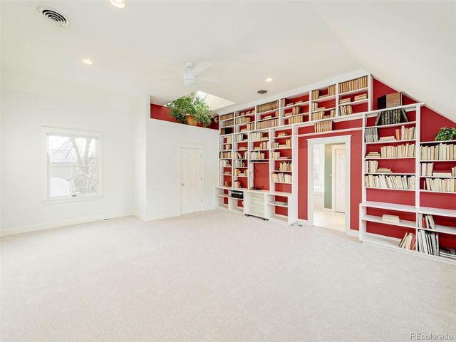 a view of livingroom with furniture