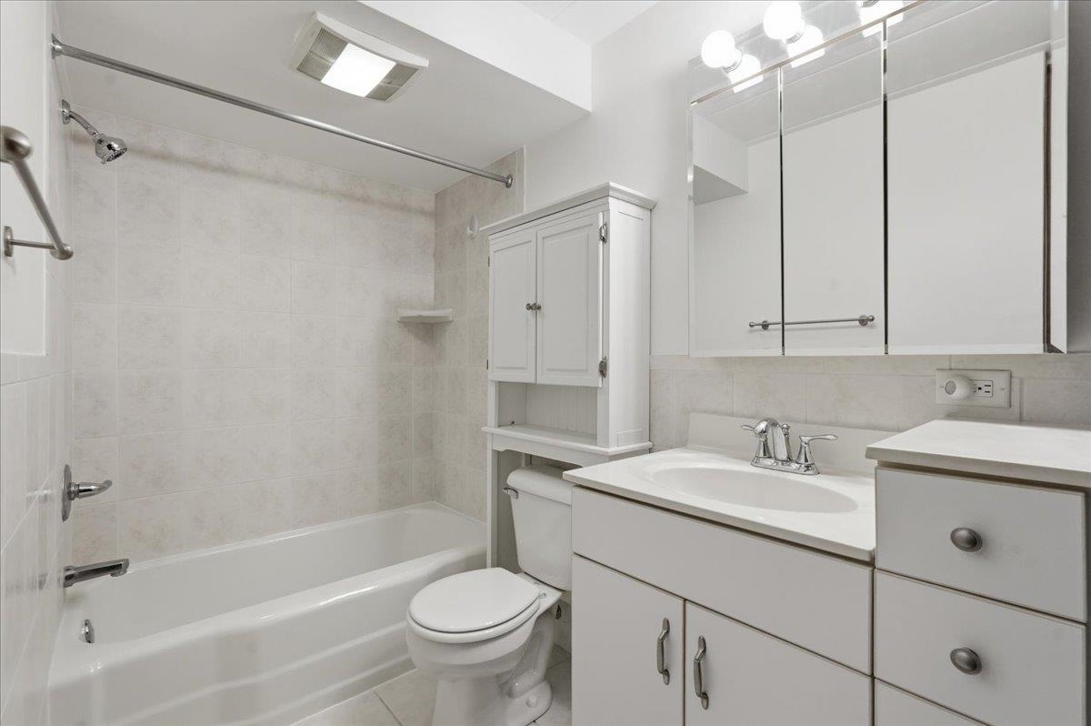 2051 Allen Boulevard, Unit 407 Middleton, WI 53562 - Photo 19 of 26
