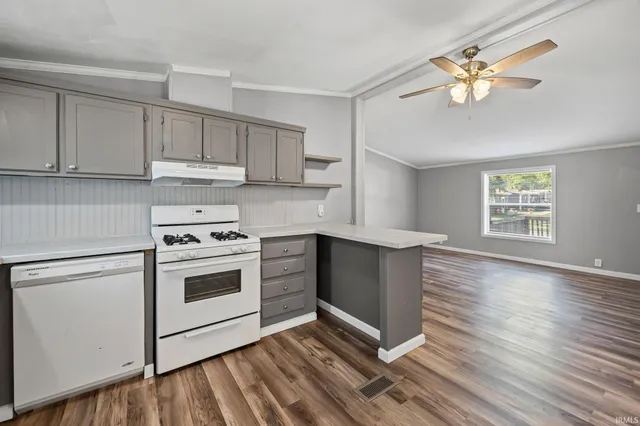 $129,900 | 705 South Clinton Street, West Lebanon, IN 47991