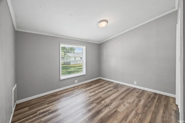 $129,900 | 705 South Clinton Street, West Lebanon, IN 47991