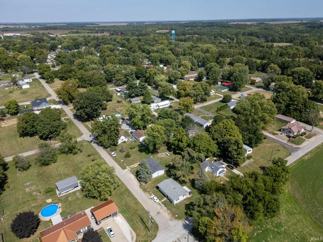 $129,900 | 705 South Clinton Street, West Lebanon, IN 47991