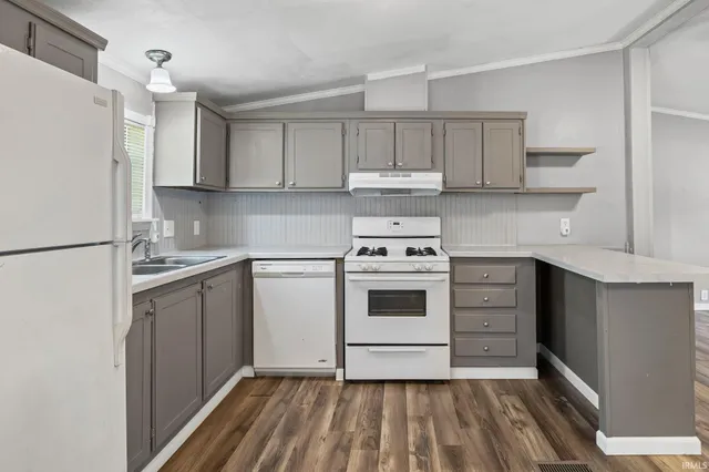 $129,900 | 705 South Clinton Street, West Lebanon, IN 47991