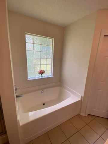 $2,100 | 2800 Pinnacle Point Drive, Crestview, FL 32539