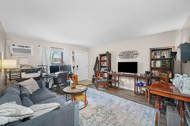 $900,000 | 431 Filweber Court, Antioch, IL 60002