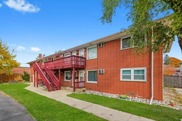 $900,000 | 431 Filweber Court, Antioch, IL 60002