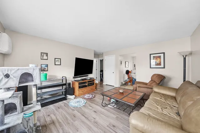 $900,000 | 431 Filweber Court, Antioch, IL 60002