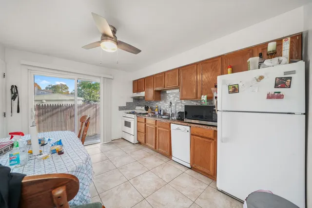 $900,000 | 431 Filweber Court, Antioch, IL 60002