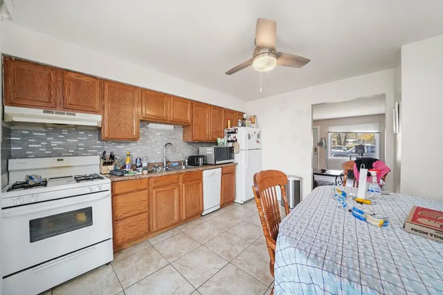 $900,000 | 431 Filweber Court, Antioch, IL 60002