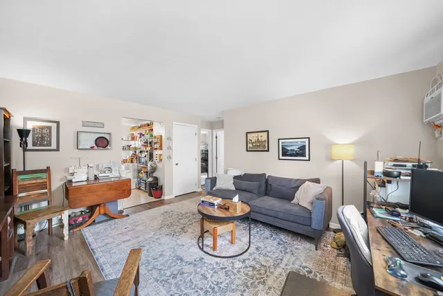 $900,000 | 431 Filweber Court, Antioch, IL 60002