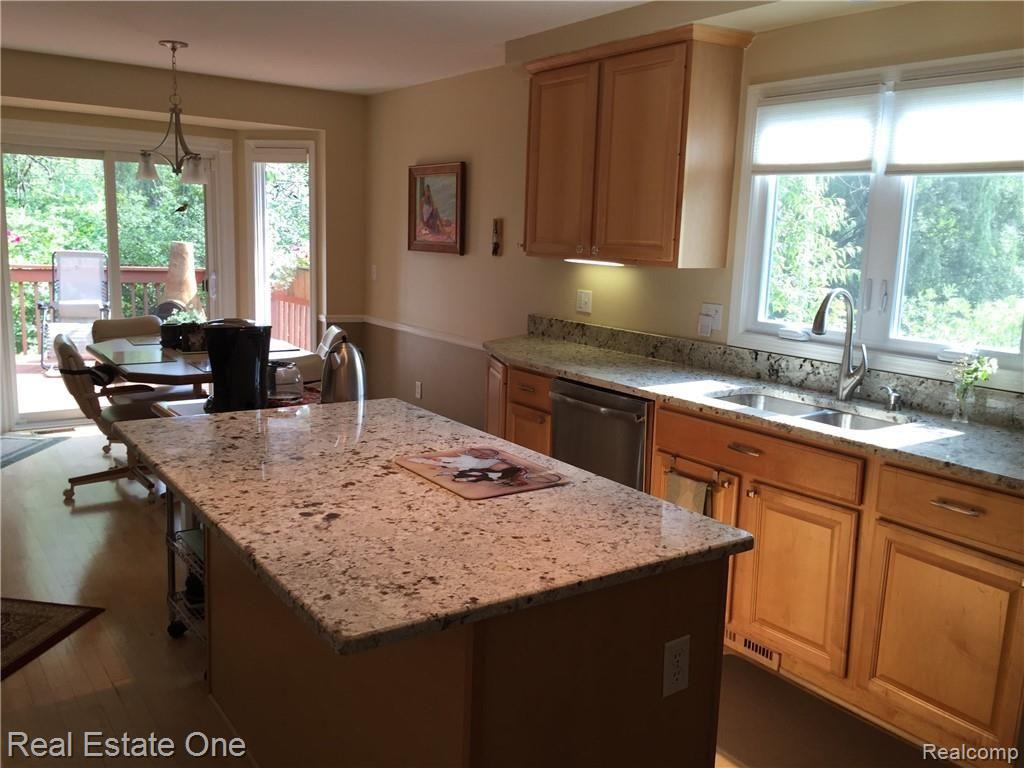 3075 Fairgrove Terrace Rochester, MI 48309 - Photo 4 of 21