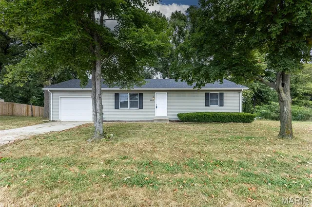 $149,900 | 8815 Godfrey Road, Godfrey, IL 62035