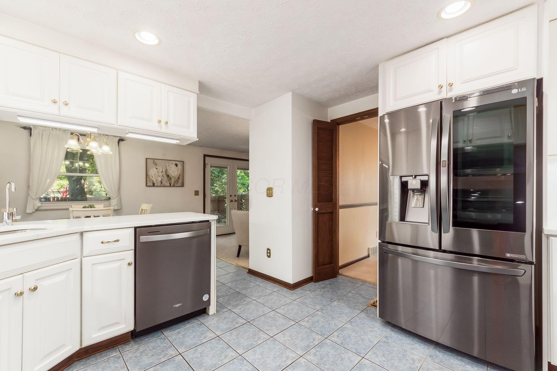 1672 Rushing Way Columbus, OH 43235 - Photo 13 of 43 Kitchen