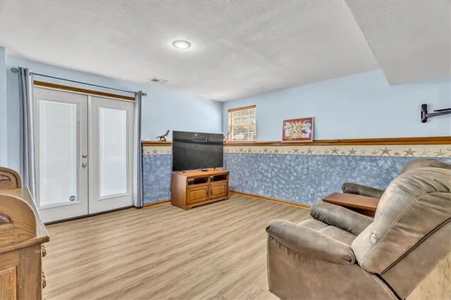 $290,000 | 1401 Northwest Birdseye Court, Blue Springs, MO 64015