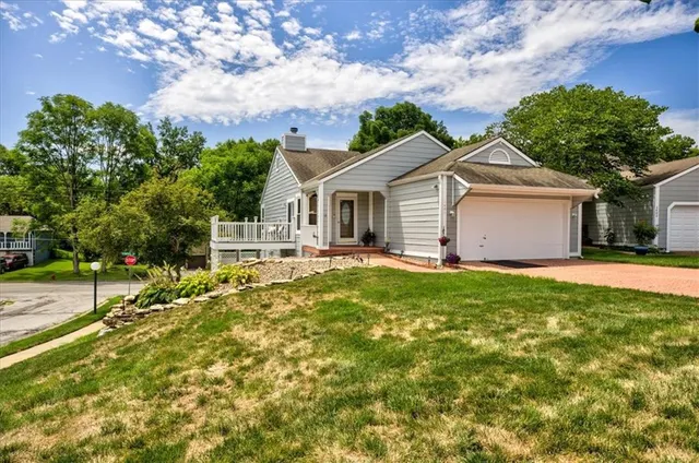 $290,000 | 1401 Northwest Birdseye Court, Blue Springs, MO 64015