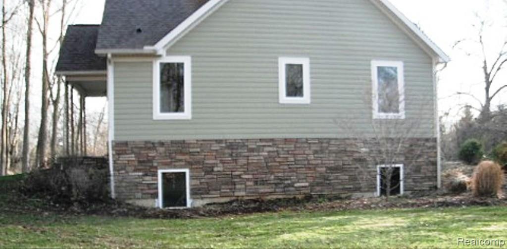 609 Jennings Road Whitmore Lake, MI 48189 - Photo 4 of 21 20.jpg