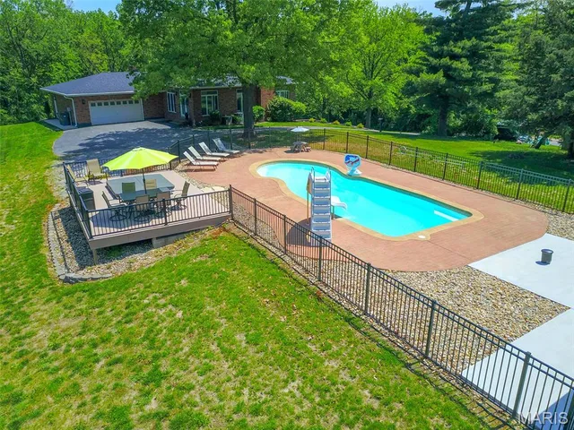 $415,000 | 4 Valley Carlinville Il 62626, Carlinville, IL 62626