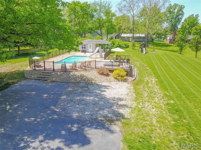 $415,000 | 4 Valley Carlinville Il 62626, Carlinville, IL 62626