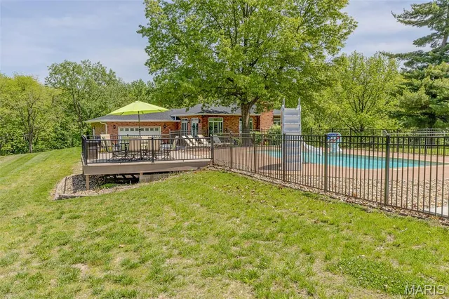 $415,000 | 4 Valley Carlinville Il 62626, Carlinville, IL 62626