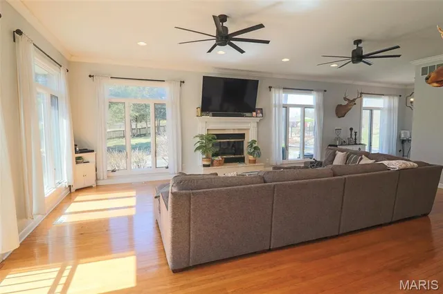 $415,000 | 4 Valley Carlinville Il 62626, Carlinville, IL 62626